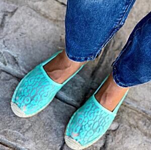 Groove Mint Lace Espadrilles! Size 10